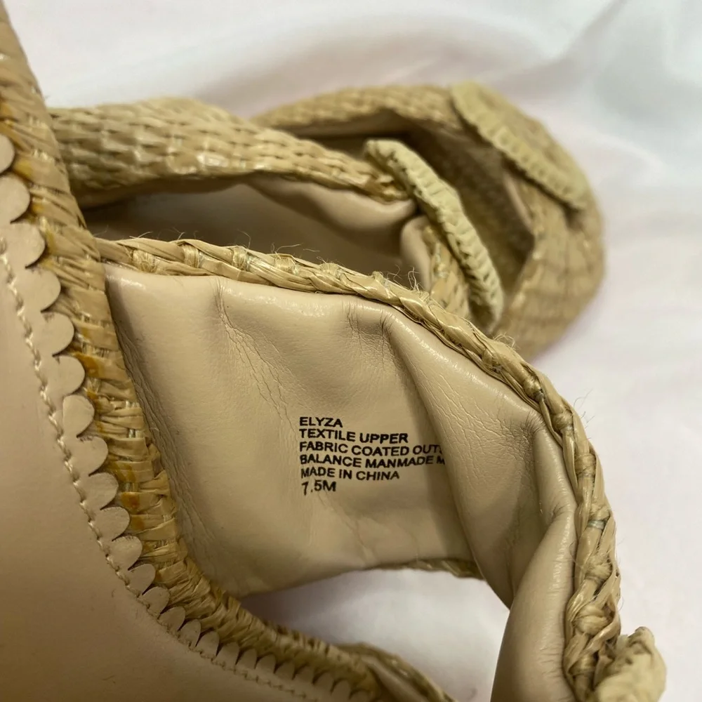 Crow & Ivy NWOT size 7.5 sandals ,Beige color. - Picture 5 of 6